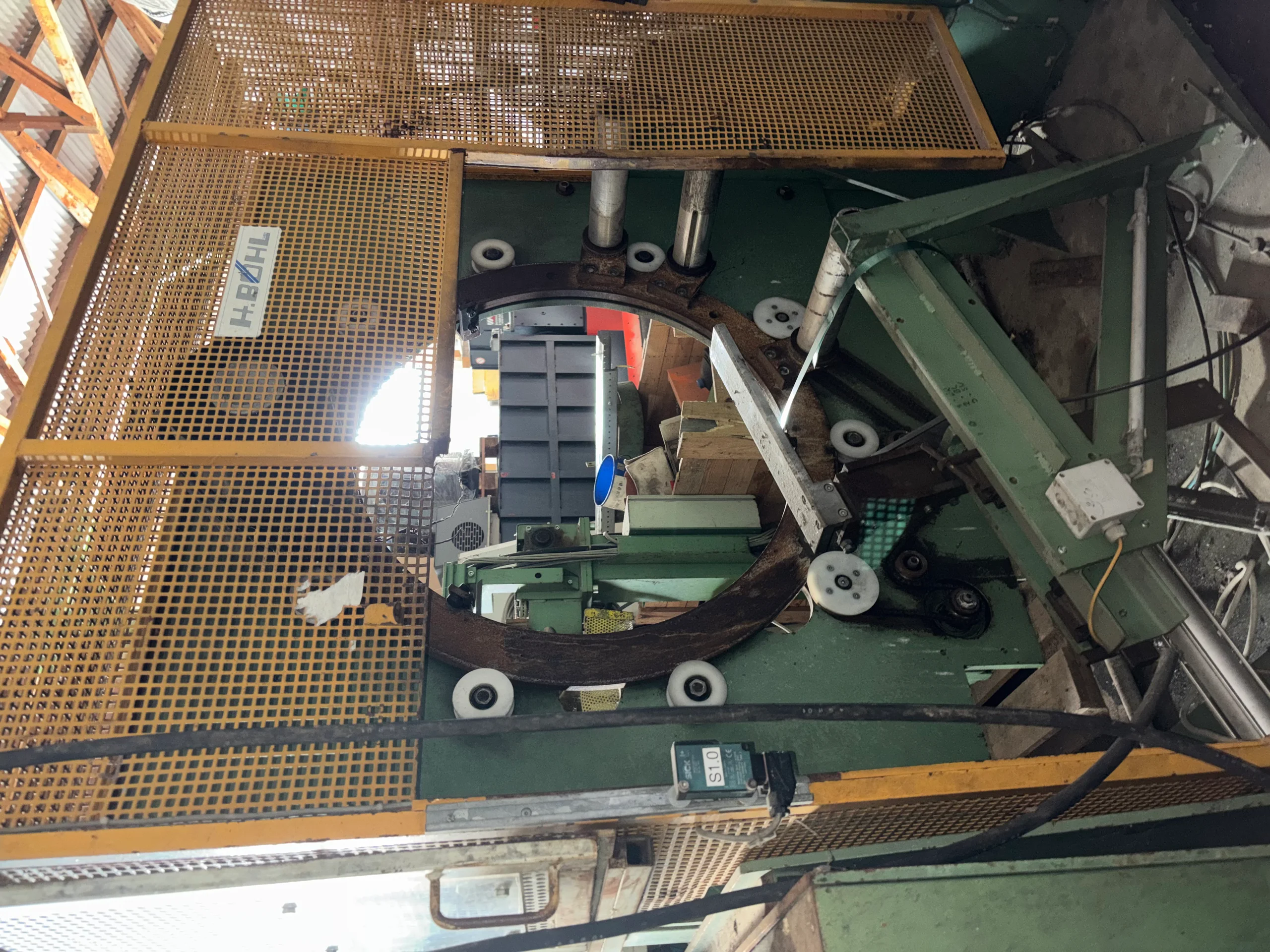 Film wrapping machine